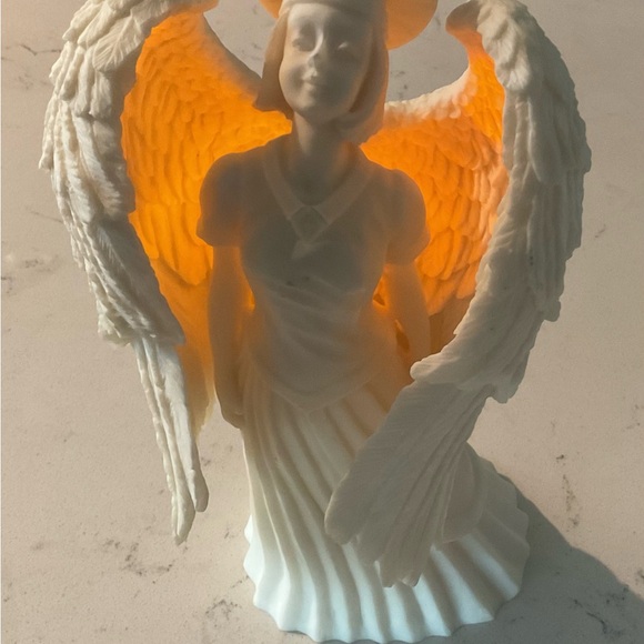 Christmas Around the World 1998 House of Lloyd Alabaster-Style Lighted Angel - Picture 5 of 13